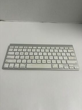 APPLE MAGIC KEYBOARD / 1st GENERATION / A1314 / MC184LL/B / BLUETOOTH